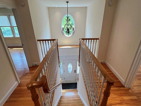 3rd image of 41 Circle Dr