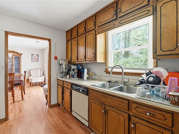 4th image of 243 Lakeview Dr