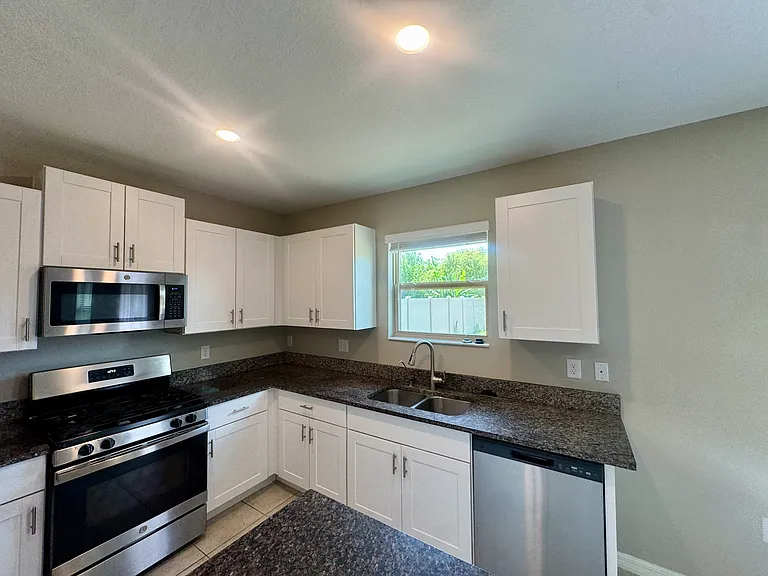 5415 Amaryllis Garden St — Photo 17