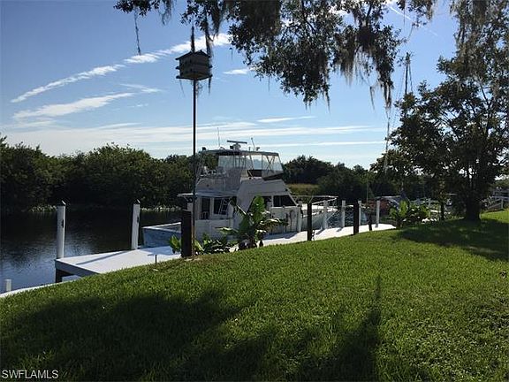 4th image of 1083 Helm Ln