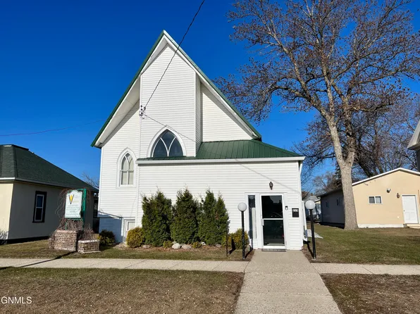 215 4th Ave NW, Valley City, ND 58072