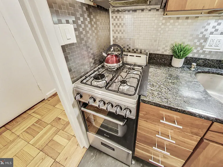 1 Scott Cir #116 — Photo 7