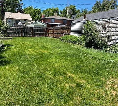 5th image of 317 Vivian St