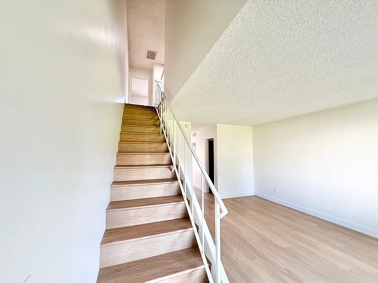 Garden Walk Apartments — Photo 32