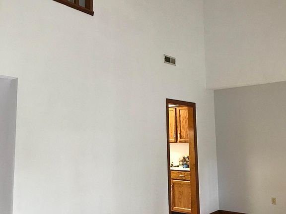 3rd image of 4406 Washington Ct