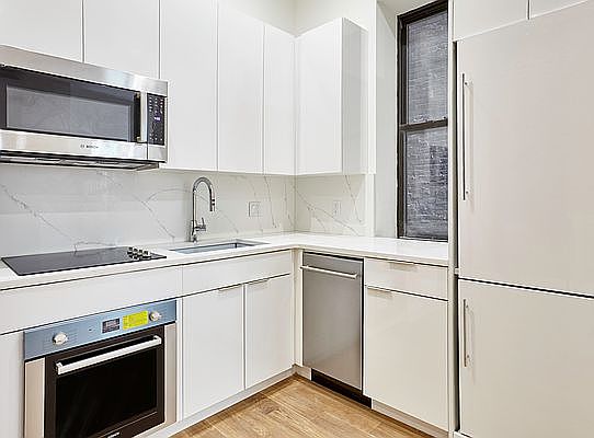 4th image of 166 W 121st St #1B