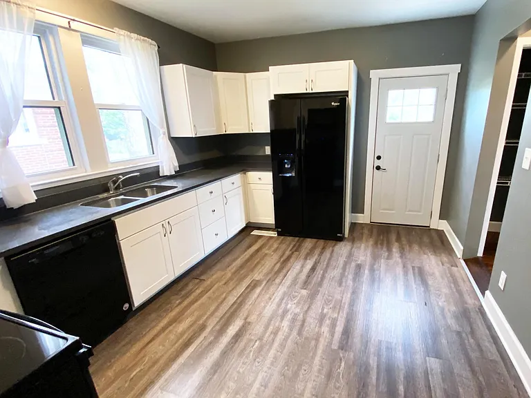 169 E State St — Photo 12