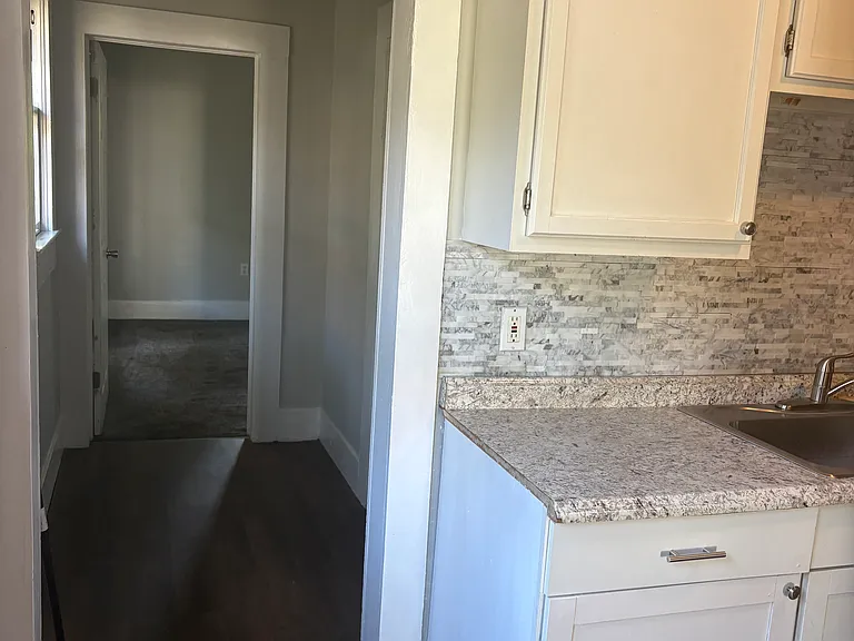 31 Gordon Ave — Photo 6