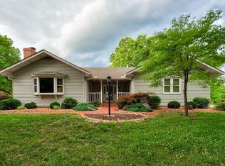 17845 Oak Rest Rd, Brighton, IL 62012