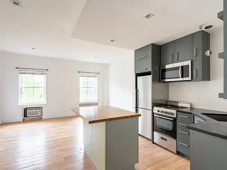 491 W 22nd St #4R — Photo 1