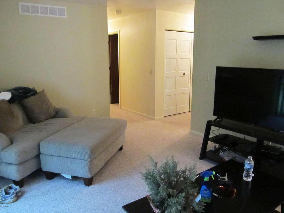 2nd image of 4878 Norfolk Cir