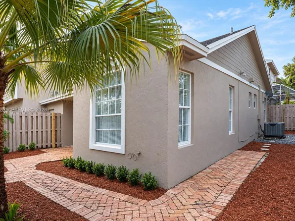 12201 SW 148th St APT 901, Miami, FL 33186