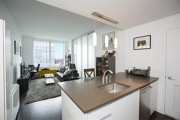 Sold by R New York | media 5