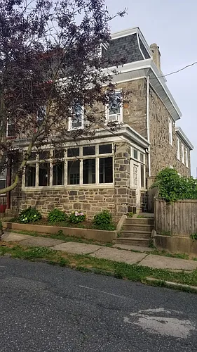 3504 Ainslie St Photo 1