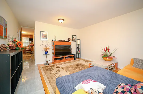 Sold by Momentum Real Estate LLC | media 23