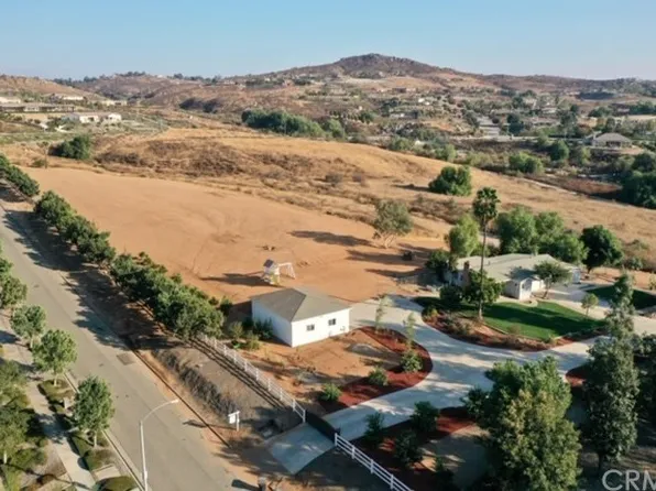 841 Alpine Meadows Ln, Riverside, CA 92506