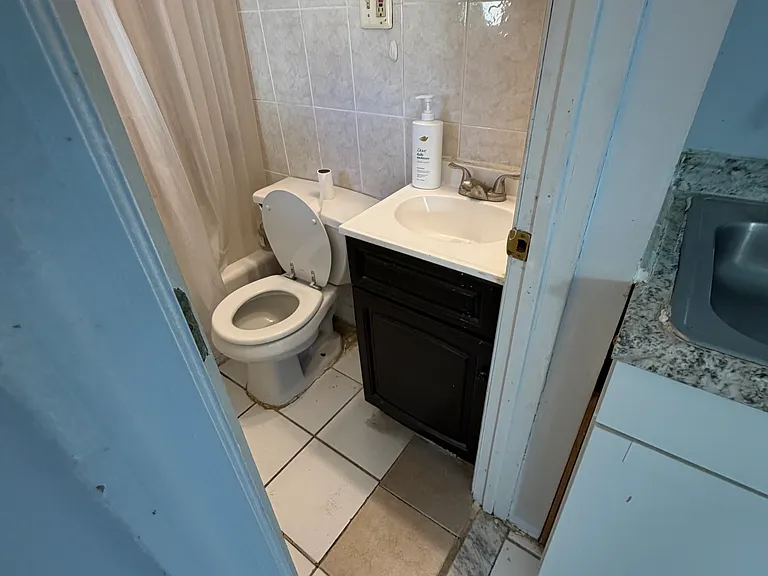 189 Griffith St #3 — Photo 5