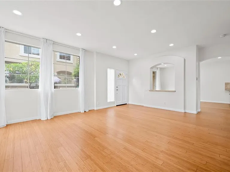 3 Opera Ln — Photo 6