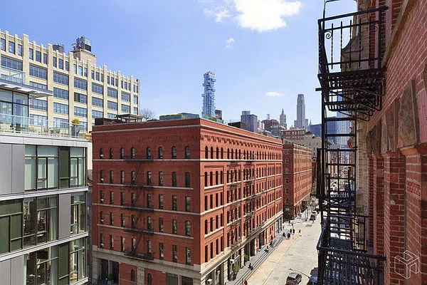 Sold by Warburg | media 10