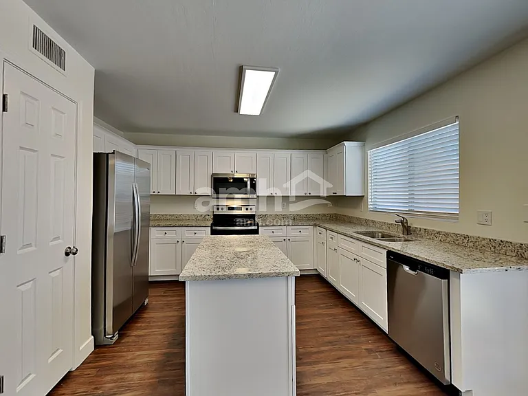 5230 W Ian Dr — Photo 3