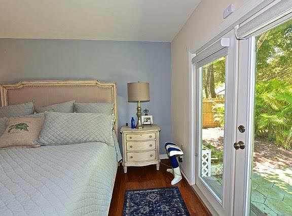 4th image of 900 Locust St NE #Upstairs