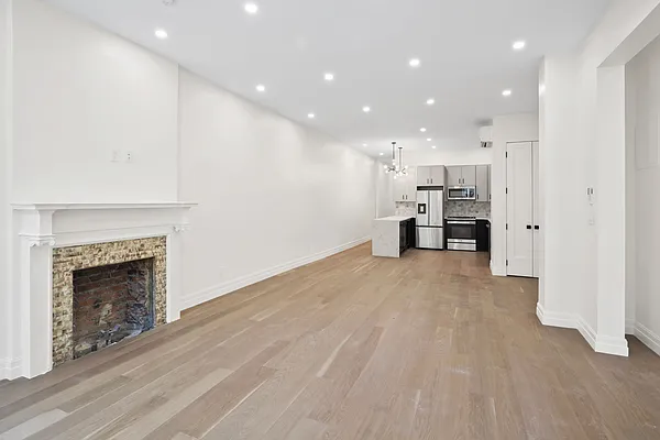 Rented by Peter R. Hungerford, LREB | media 2