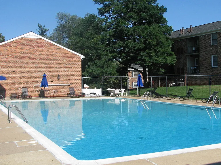 Hessian Hills Apts — Photo 4