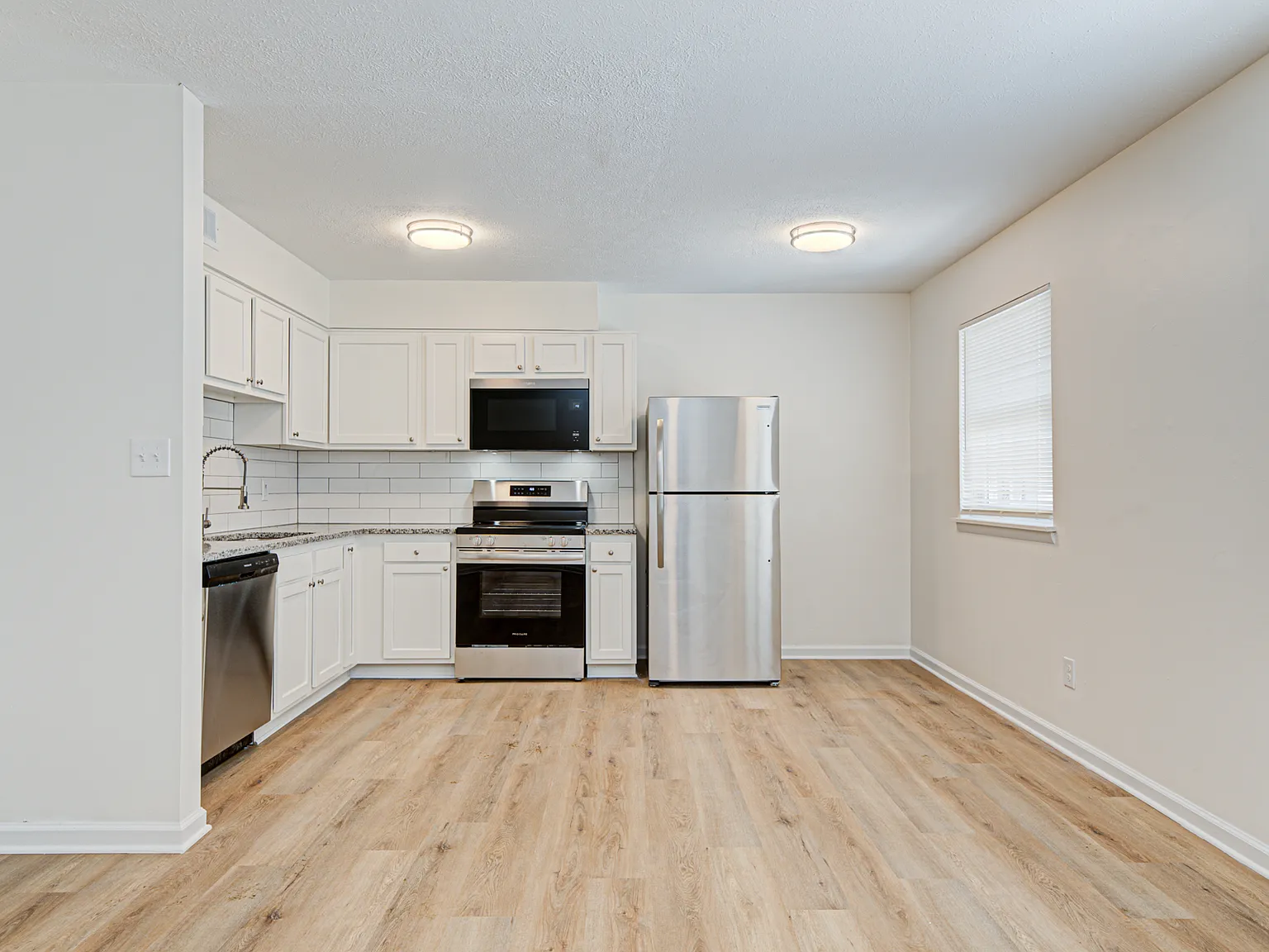 2 bed, 800 sqft, $1,000 — Photo 2