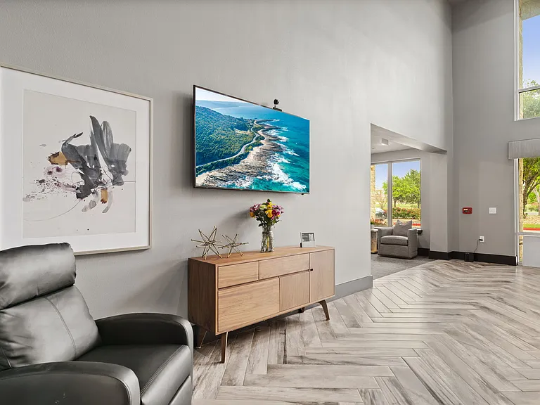Axis Marketplace — Photo 10