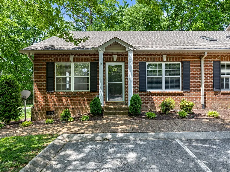 1311 Cashmere Dr — Photo 2