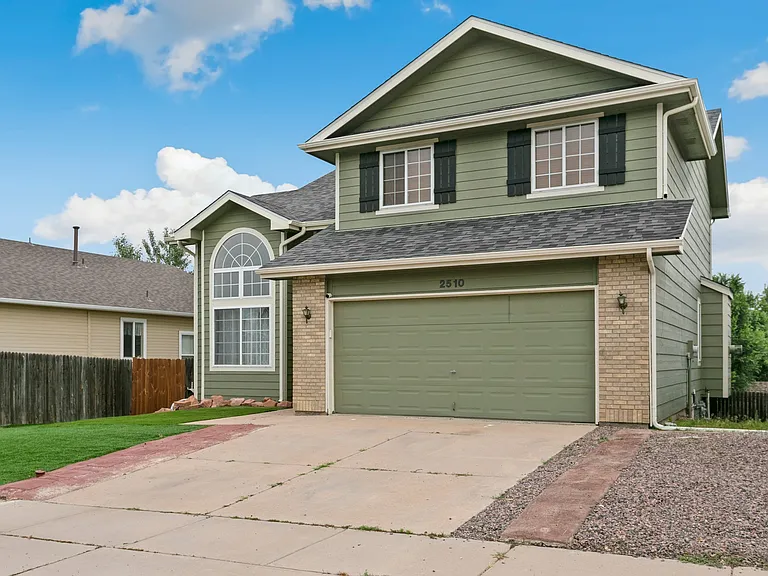 2510 Brenton Dr — Photo 3