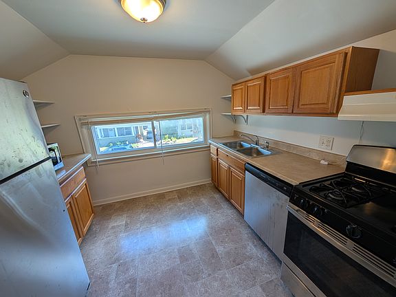 5th image of 343 College St #A