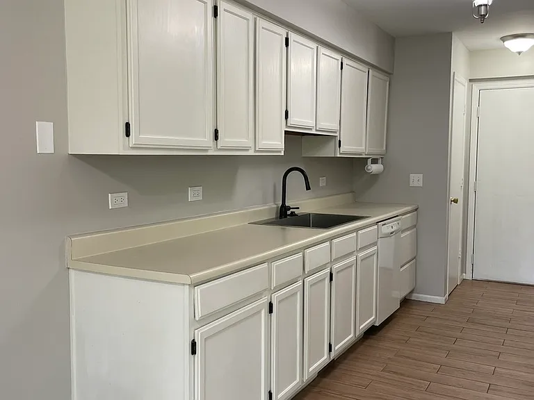 462 Village Creek Dr #462 — Photo 3