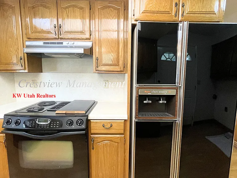 1498 E Pioneer Rd — Photo 4