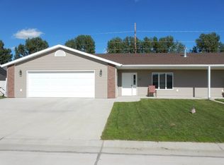 89 Ogden Ln, Lincoln, ND 58504