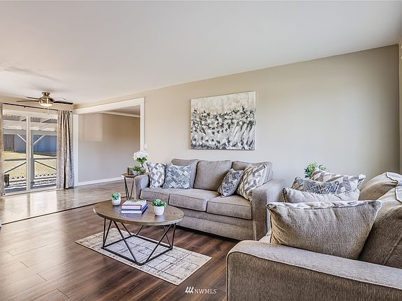 Spacious living room.