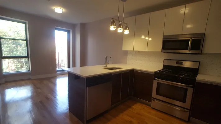 Rented by Evergreen Apartments BK | media 17