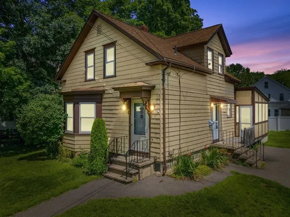 11 Newton St, Mansfield, MA 02048