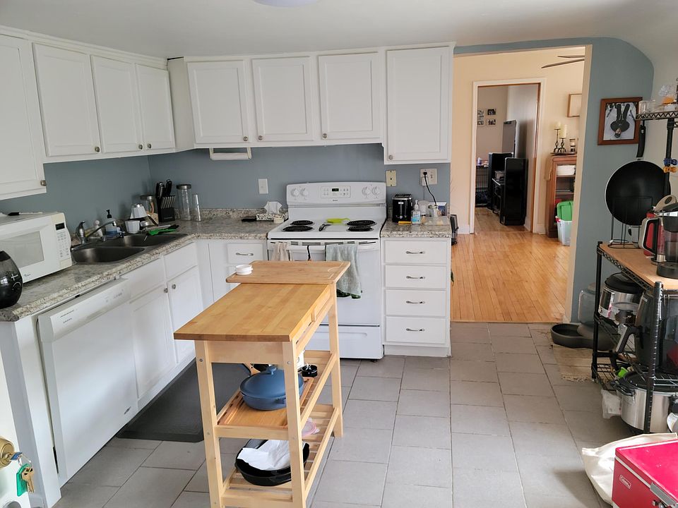 1st image of 2114 4th St NE #2