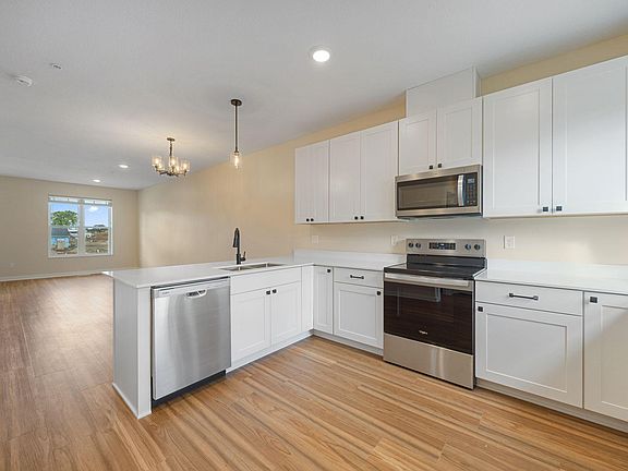 4th image of 2166 Cottage Ave E #3