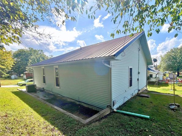 403 Sycamore St, Scott City, MO 63780