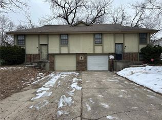 7427 & 7429 Englewood Ln, Kansas City, MO 64133