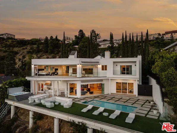 7868 Electra Dr, Los Angeles, CA 90046