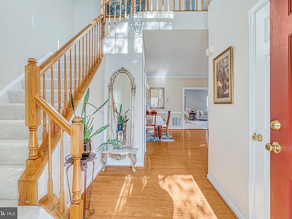 5th image of 3738 Freehill Ln