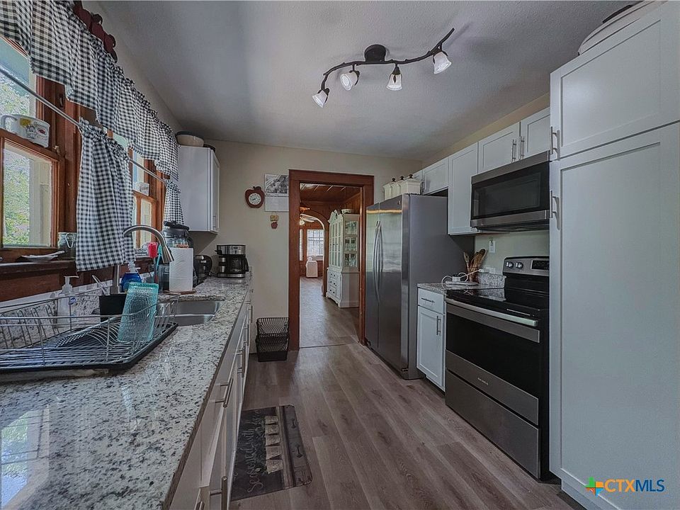 1st image of 513 Brook Dr