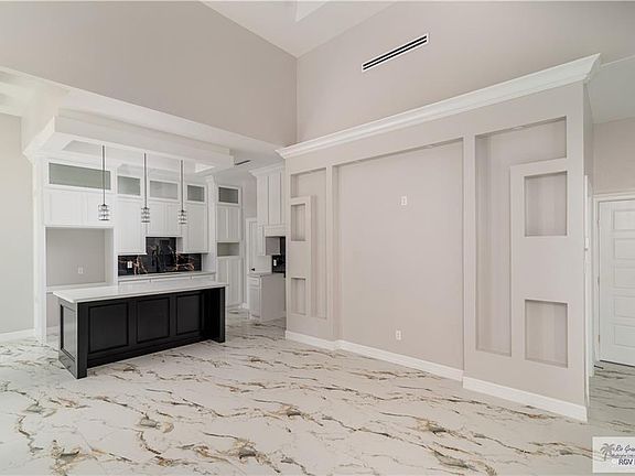 4th image of 220 Contento Ave