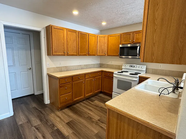 5930 N Bogart Ln — Photo 5
