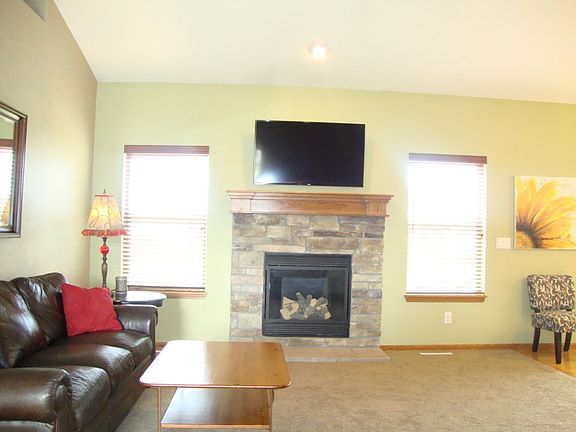5th image of 740 Berkshire Ln