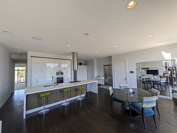 3rd image of 622 N Ashland Ave #3