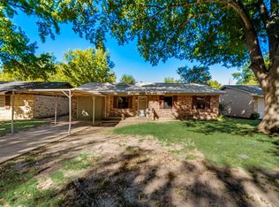 229 Victory St, Bonham, TX 75418